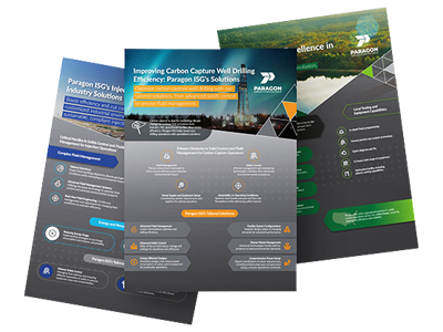 Composición de pantallas superpuestas con interfaces digitales, botones y gráficos que representan un sistema o plataforma web compleja.